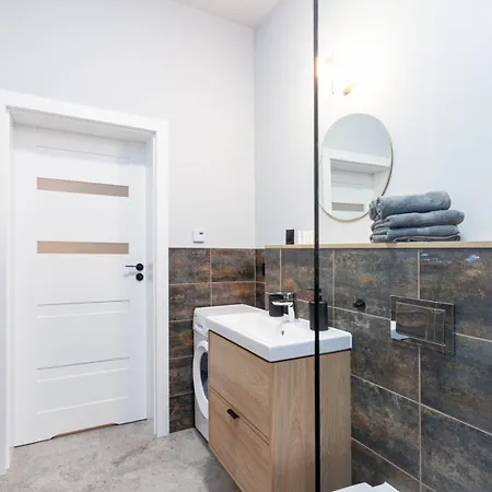 Apartly - River27, 2 Sypialnie, Balkon, Widok Na Rzeke I Bezplatny Parking *